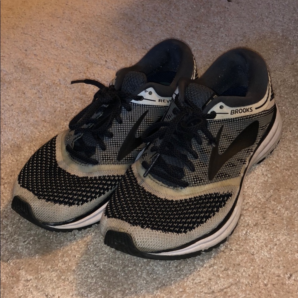 brooks running shoes